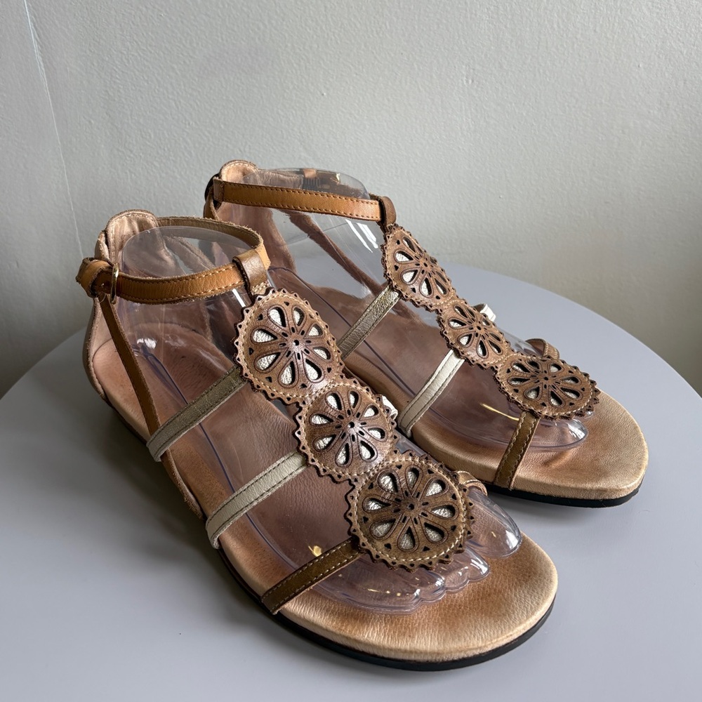 Pikolinos Flat Leather Sandals w Flower Embellishments Tan Gold, Sz 39